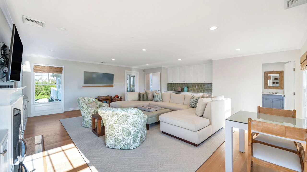 Photo of Livingroom in Quogue