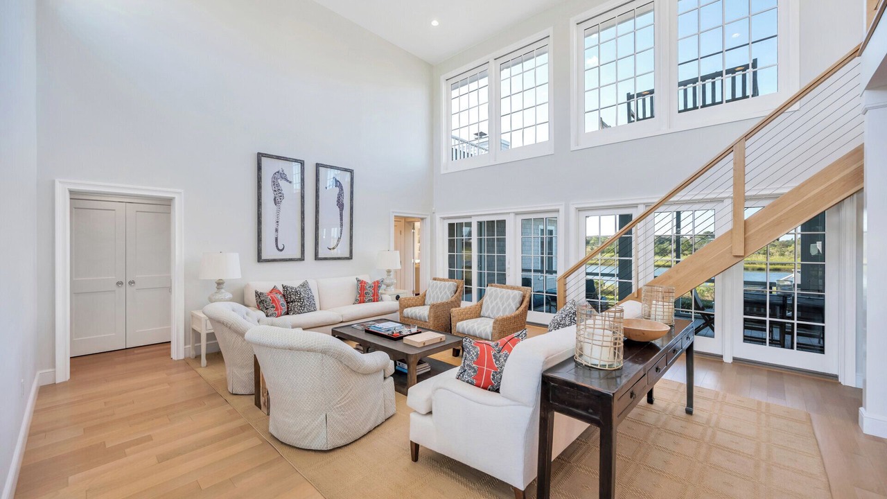 Photo of Livingroom in Quogue