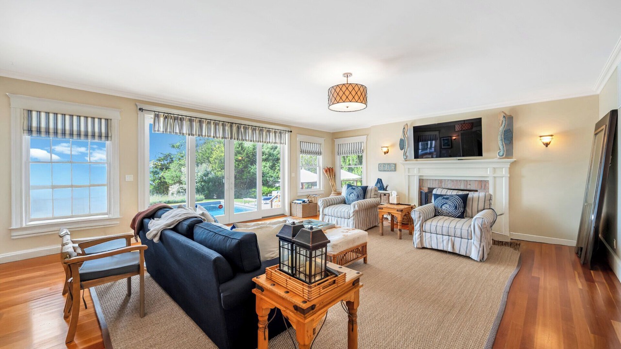 Photo of Livingroom in Shinnecock Hills