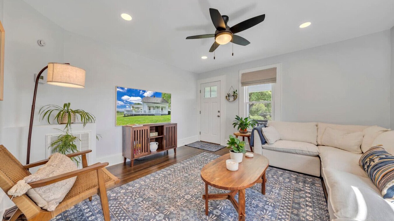 Photo of Livingroom in Troutville