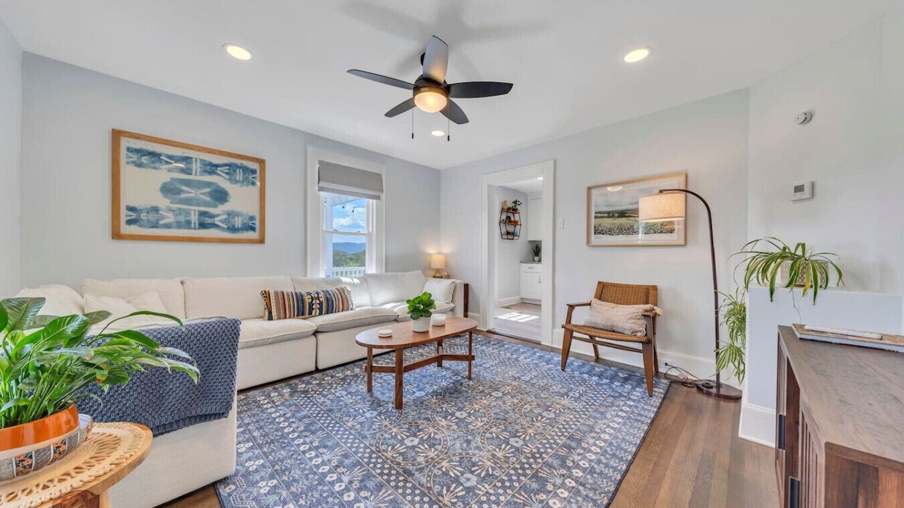 Photo of Livingroom in Troutville