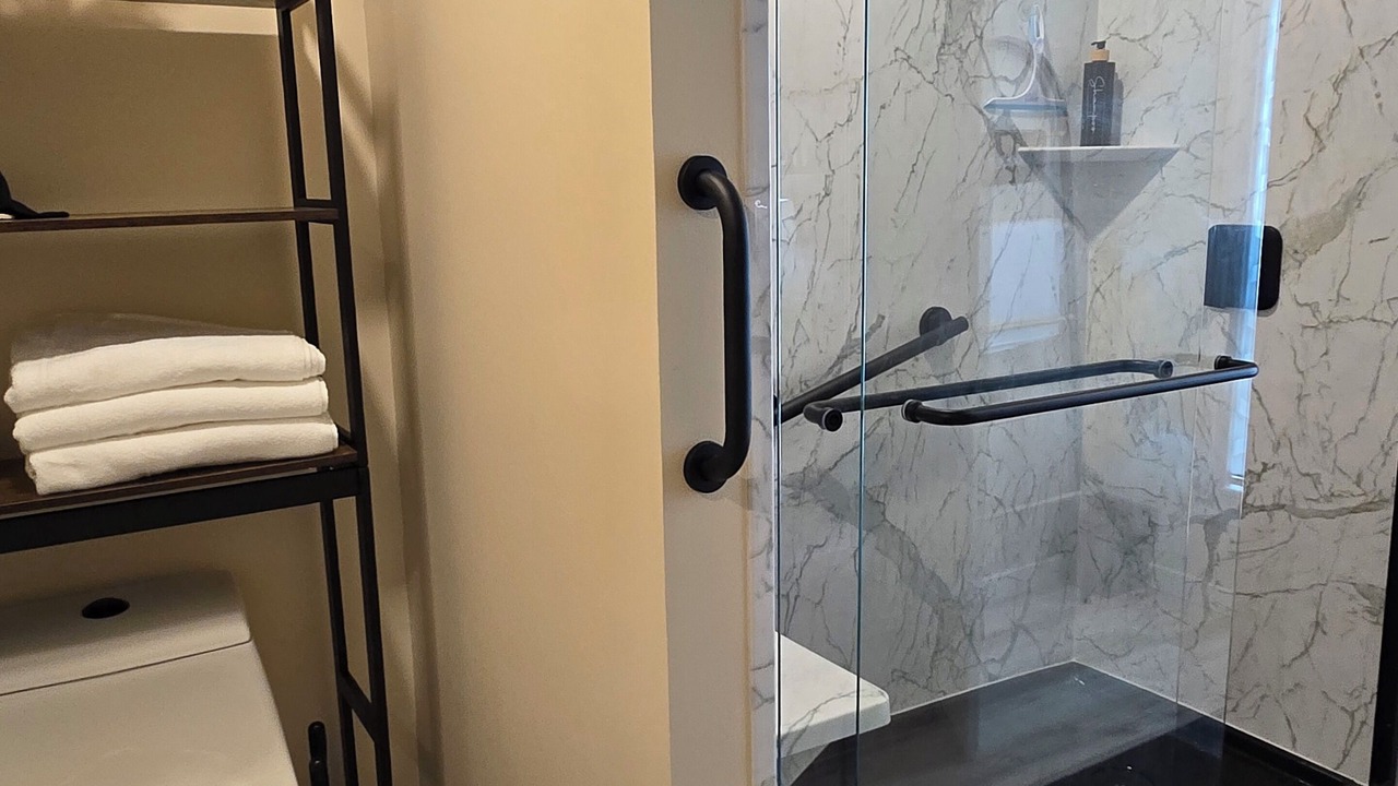 Photo of Bathroom in Greene