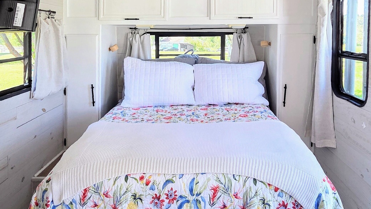 Photo of Bedroom in Oswego