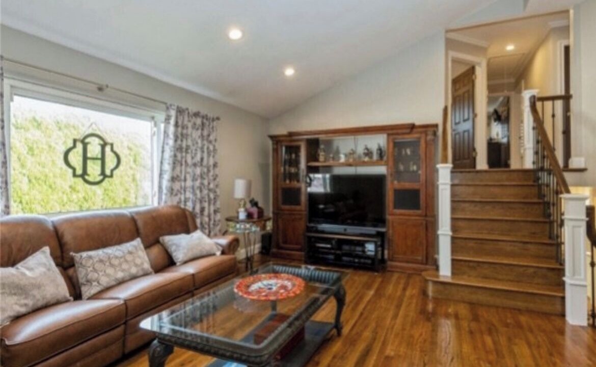 Photo of Livingroom in Plainedge