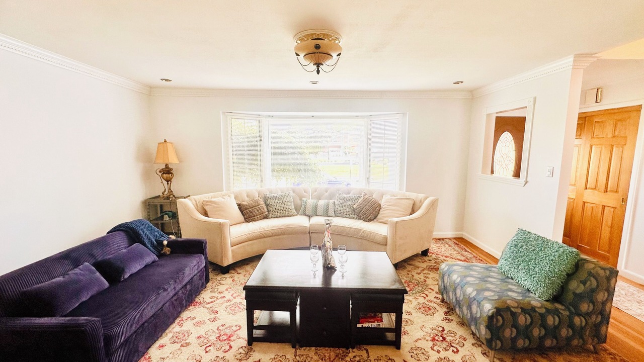 Photo of Livingroom in Syosset