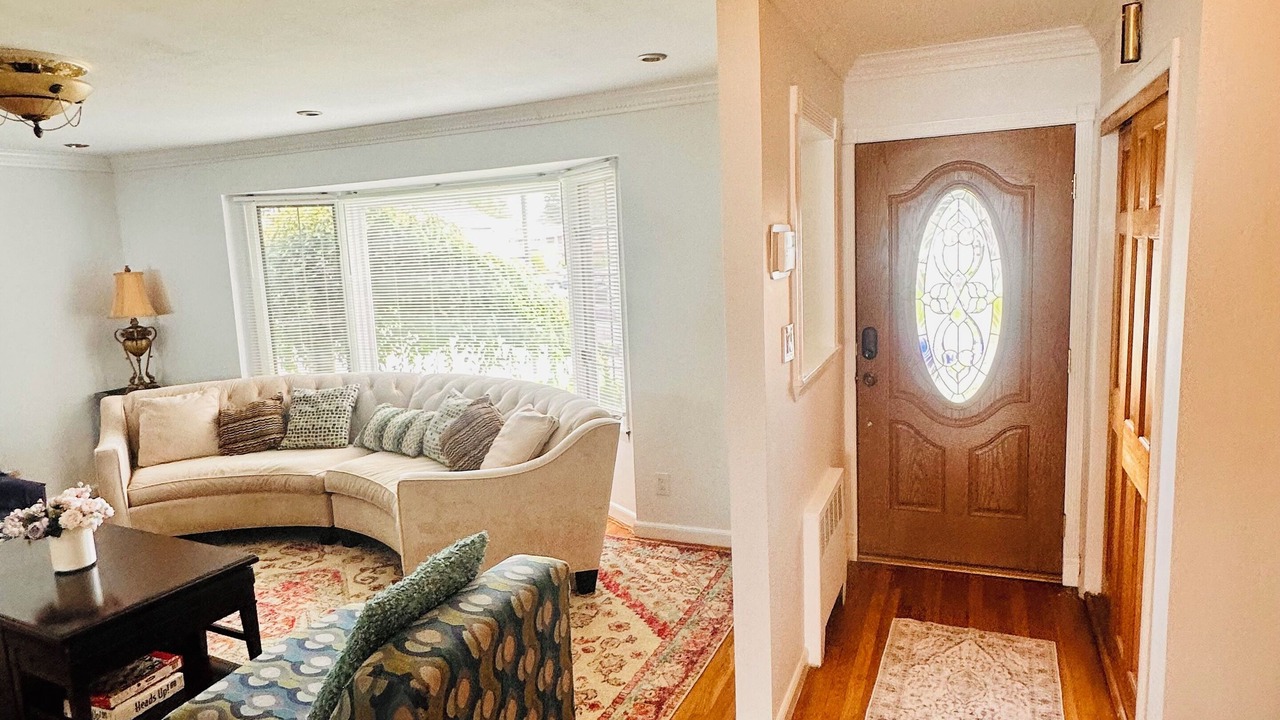 Photo of Livingroom in Syosset