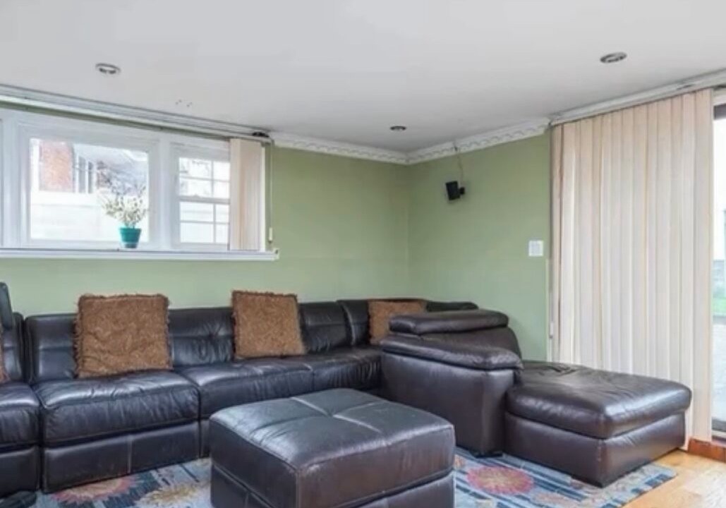 Photo of Livingroom in Syosset