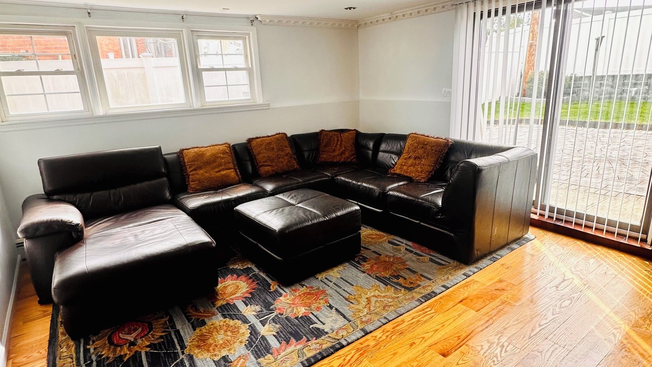 Photo of Livingroom in Syosset