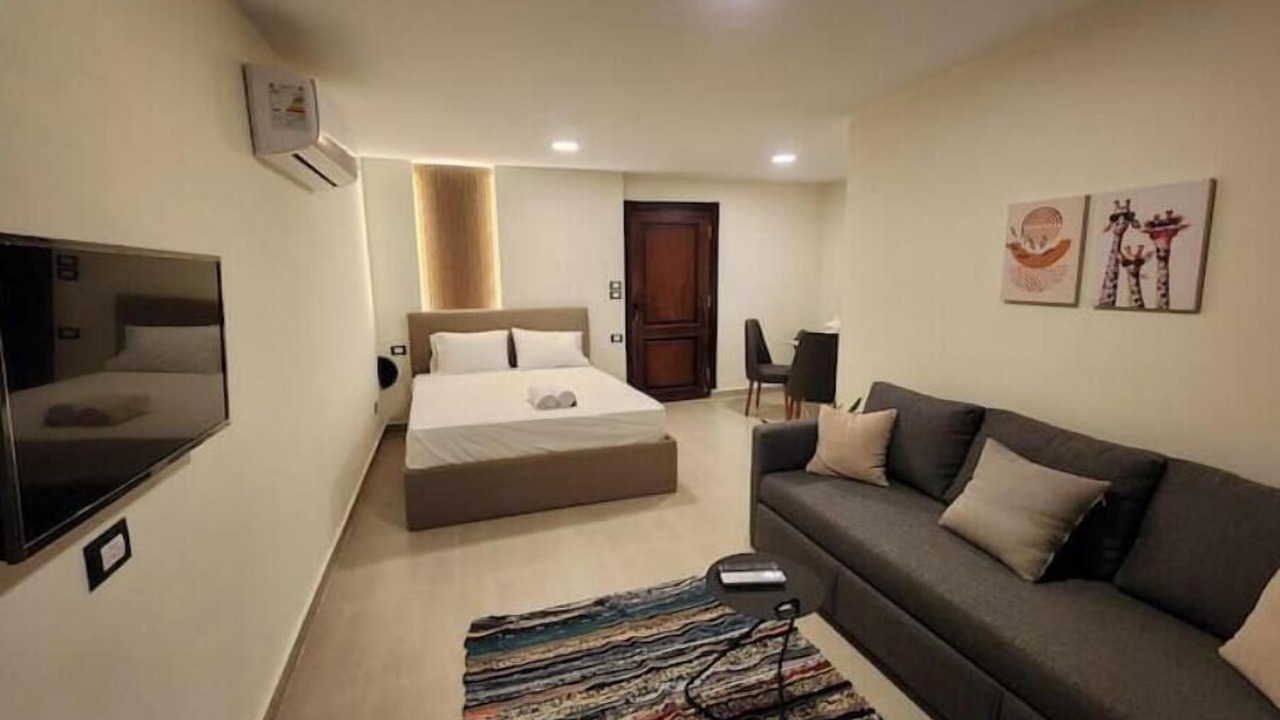 Photo of Bedroom in Pyramids Gardens