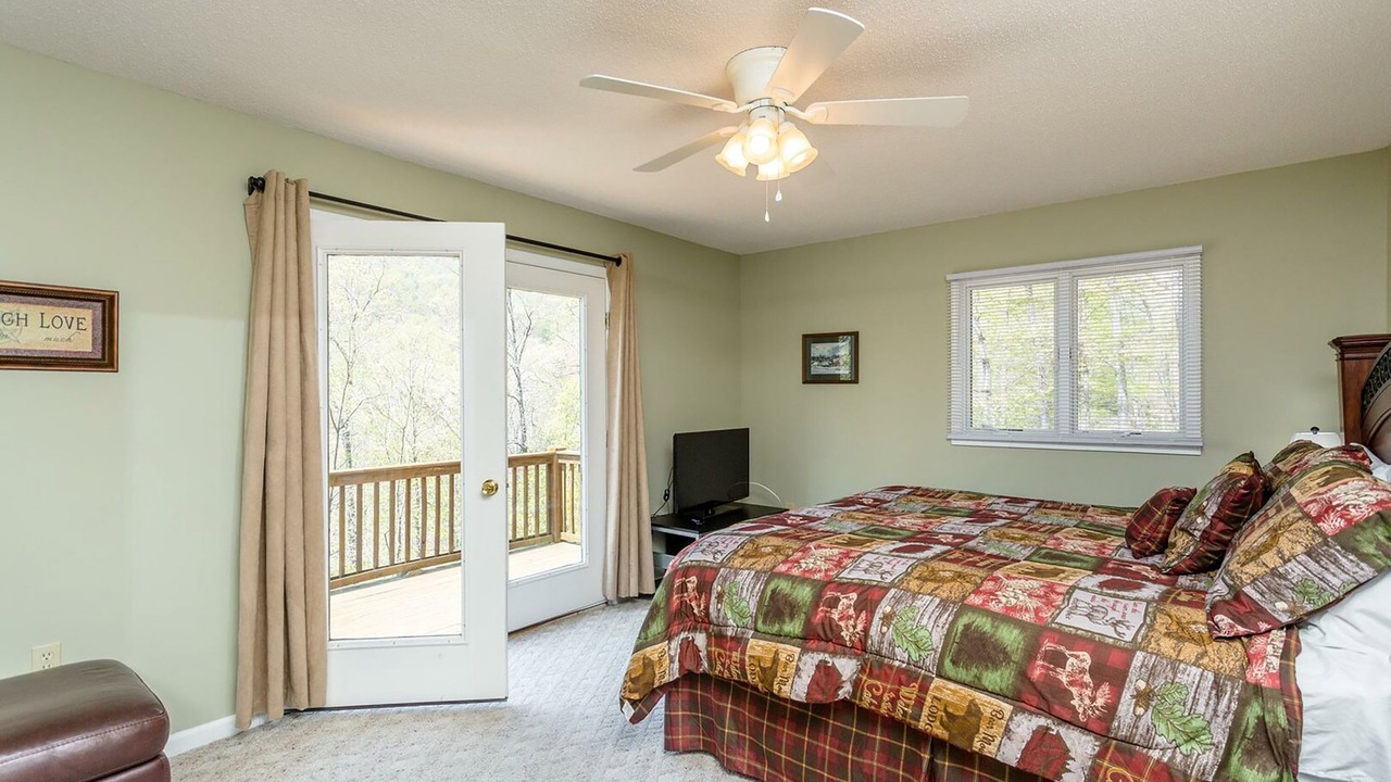 Photo of Bedroom in Massanutten