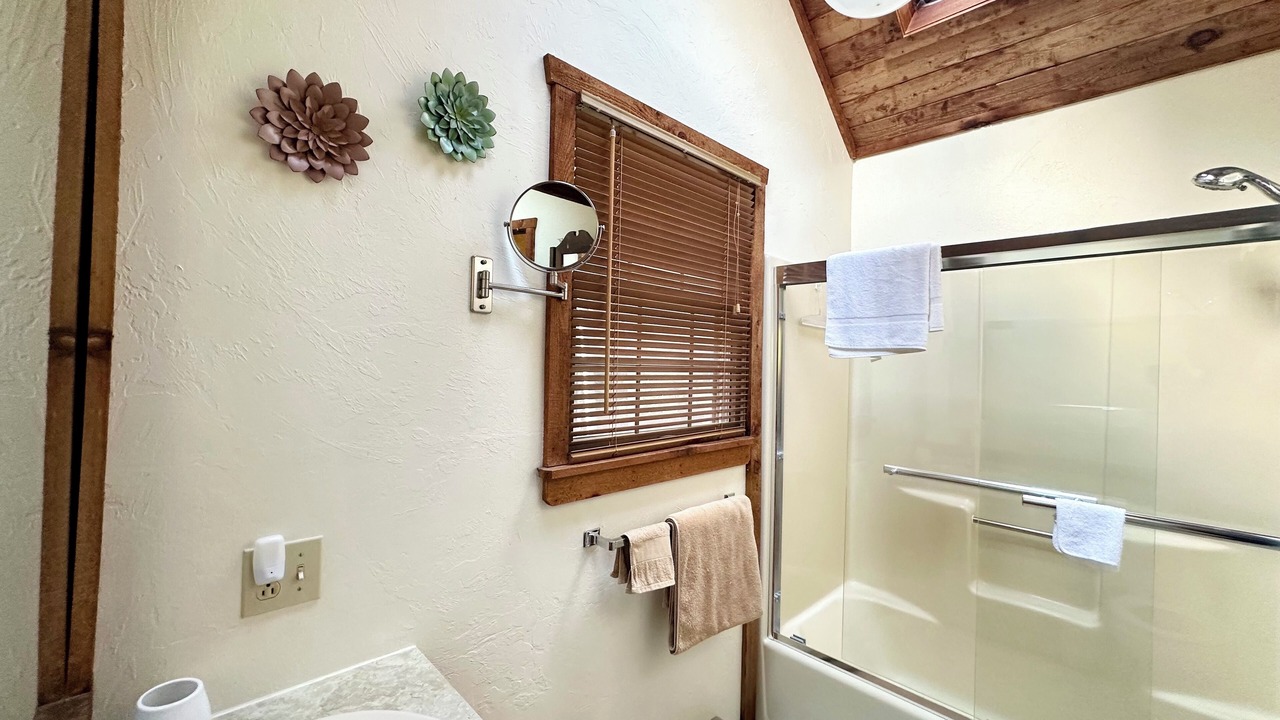Photo of Bathroom in Maplecrest