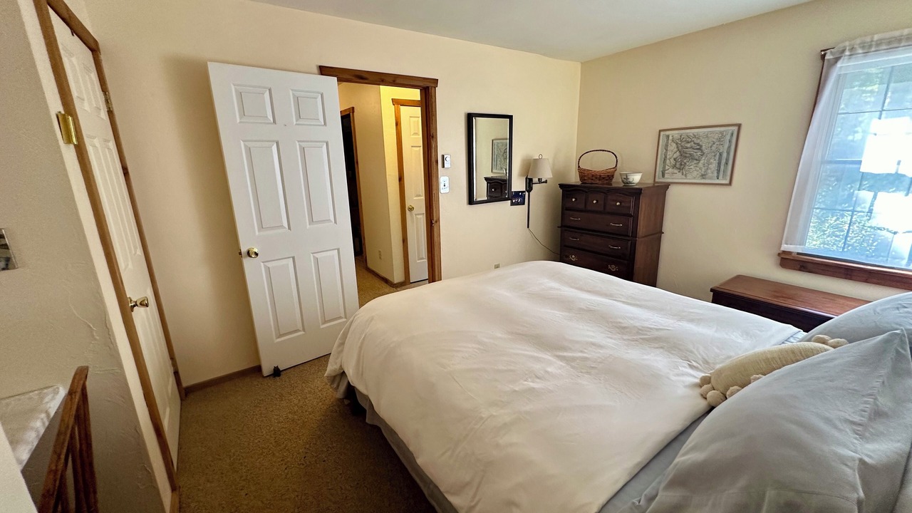 Photo of Bedroom in Maplecrest