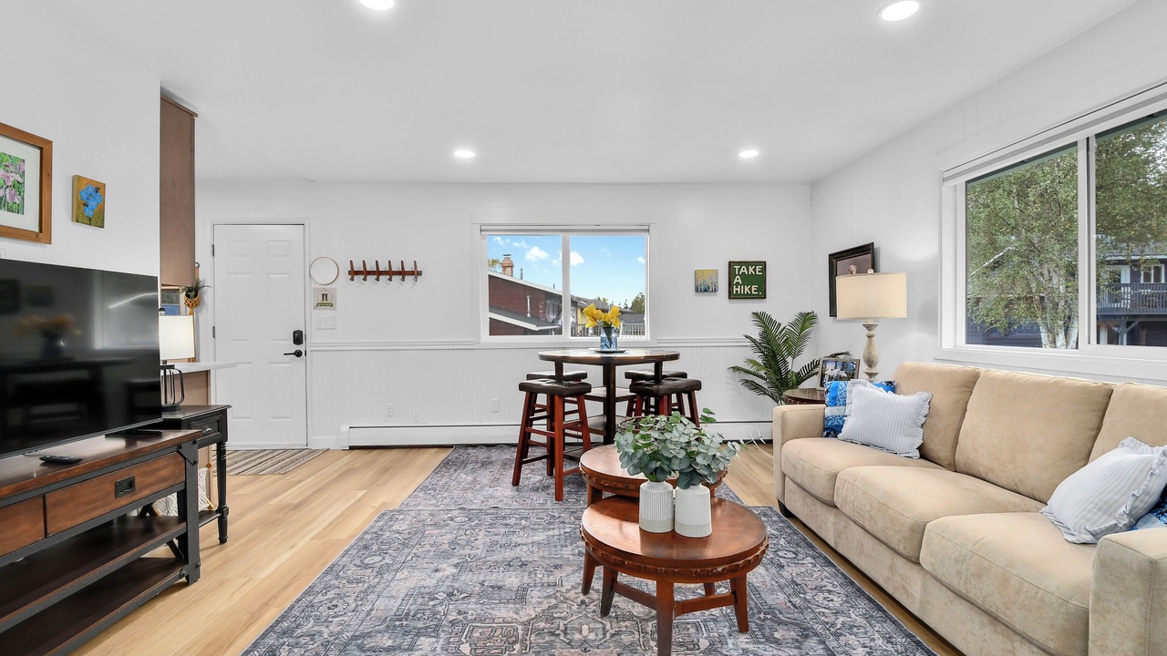 Photo of Livingroom in Northeast Anchorage