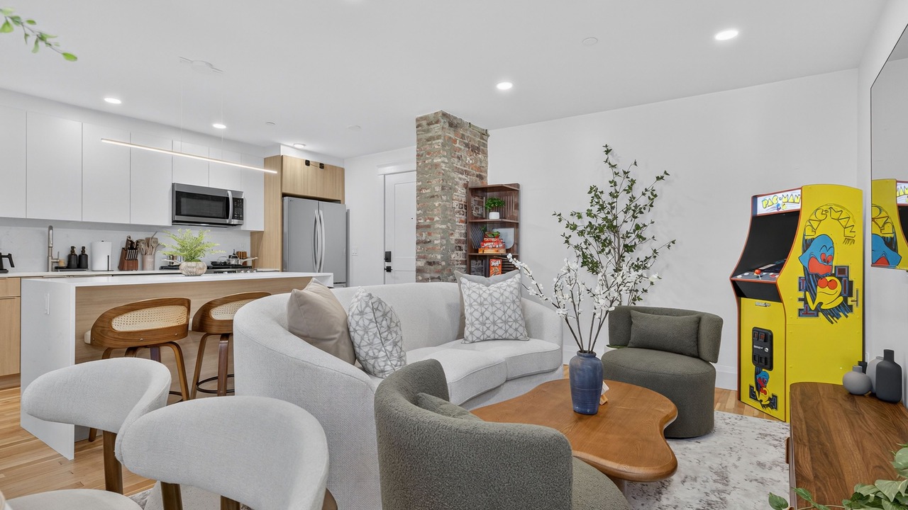 Photo of Livingroom in Central Square