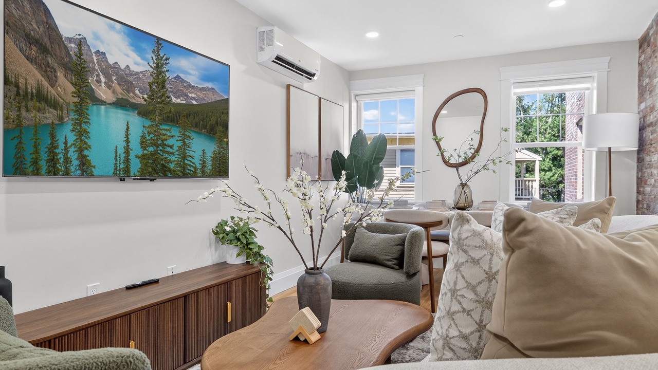 Photo of Livingroom in Central Square