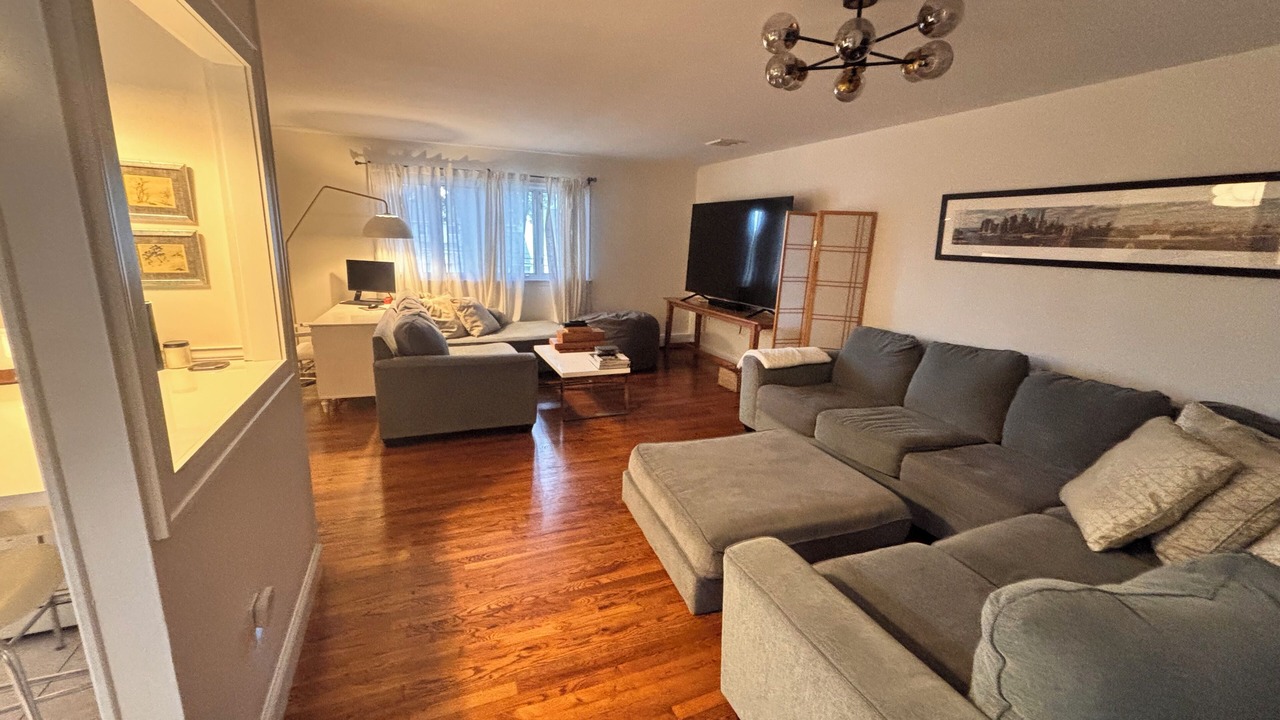Photo of Livingroom in Farmingdale