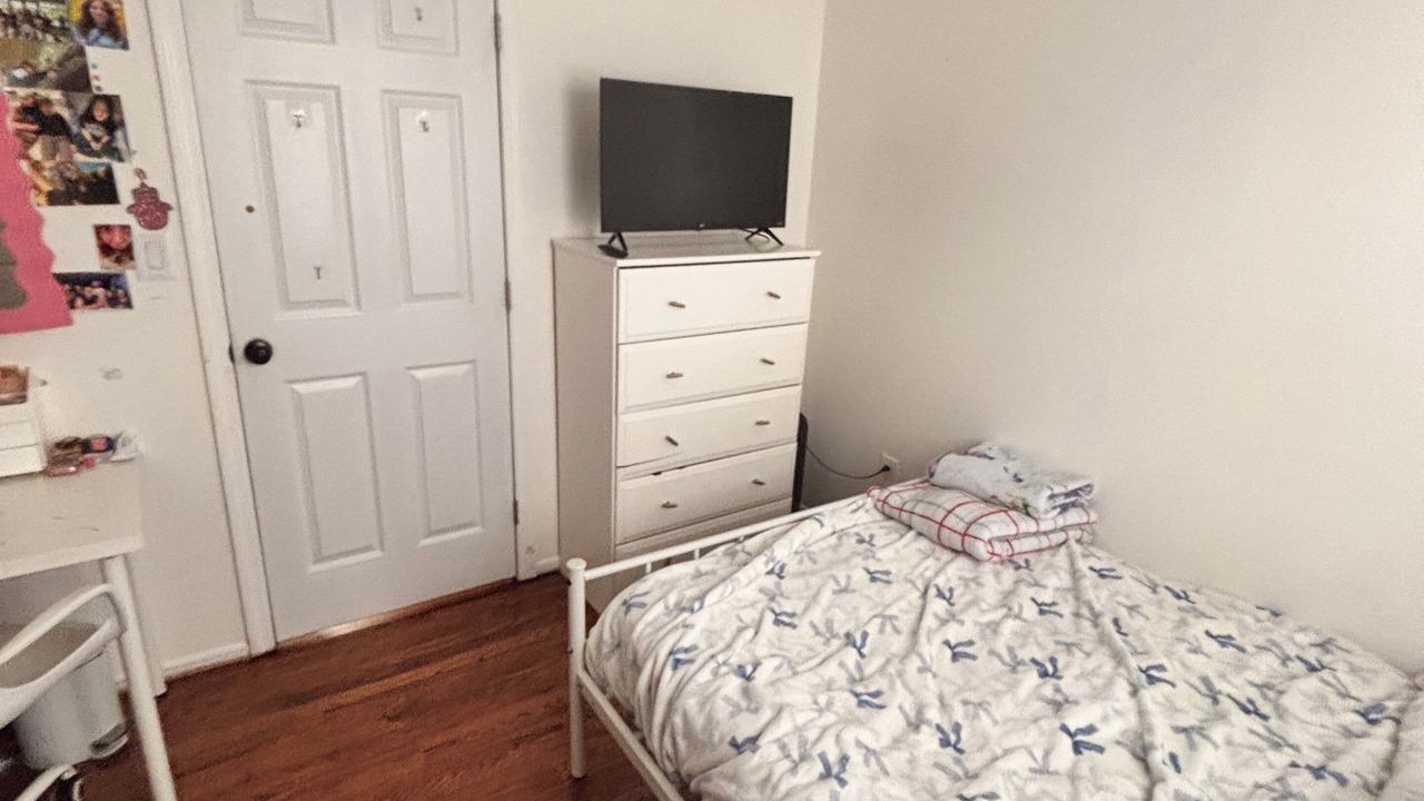 Photo of Bedroom in Farmingdale