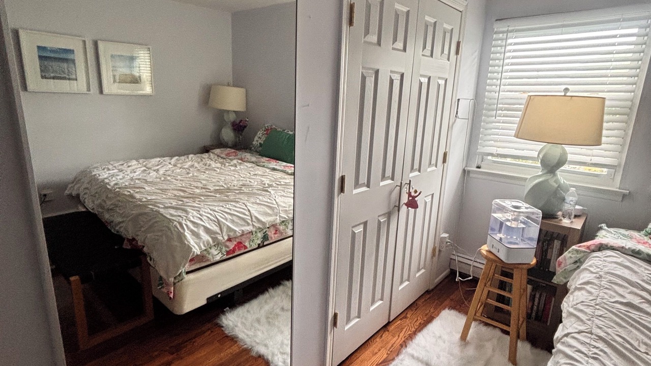 Photo of Bedroom in Farmingdale