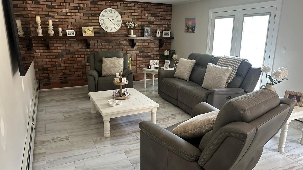 Photo of Livingroom in Farmingdale