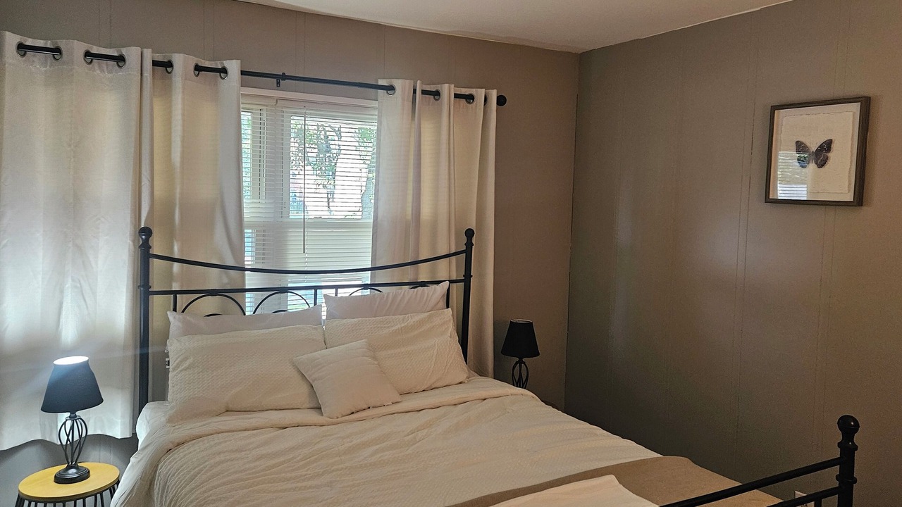 Photo of Bedroom in Salem