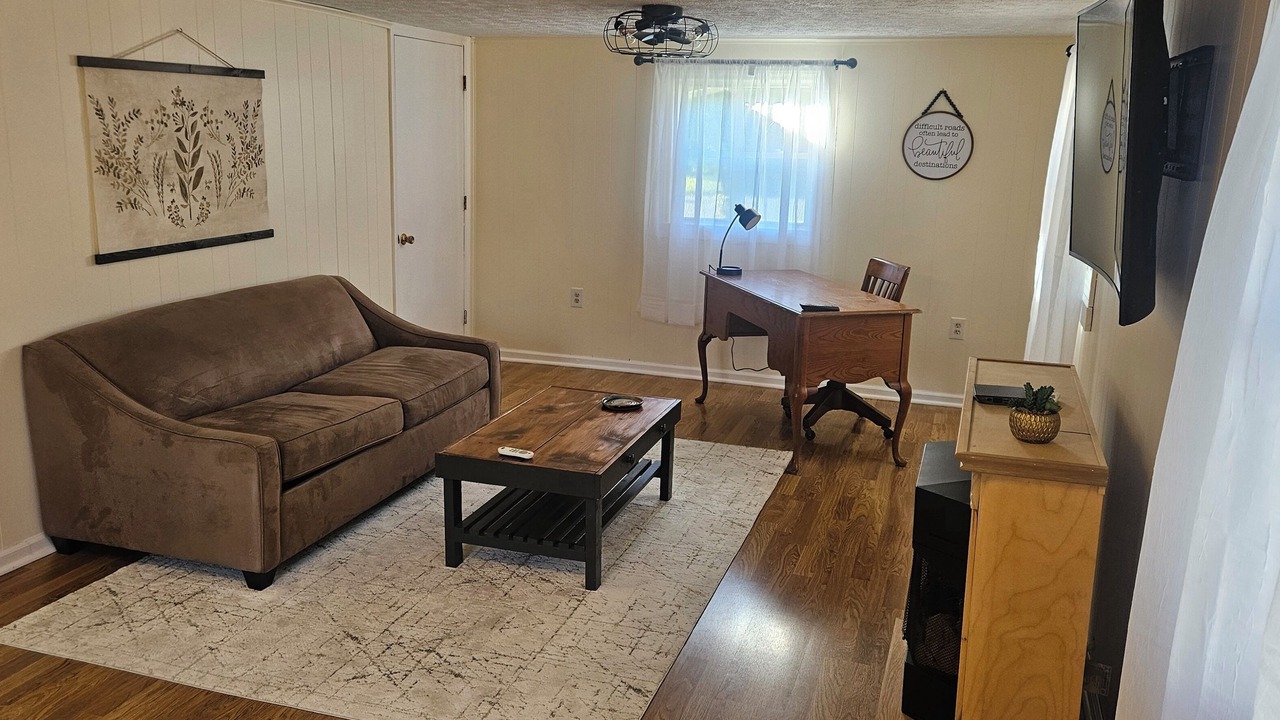 Photo of Livingroom in Salem