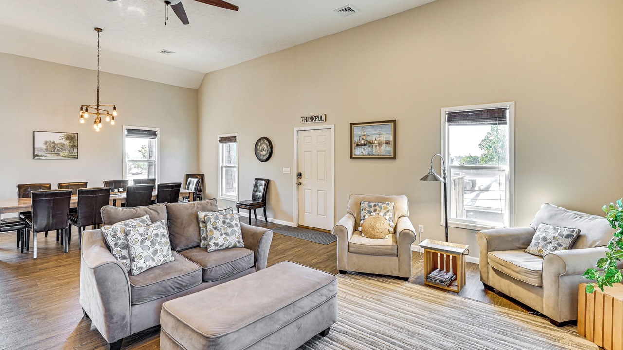 Photo of Livingroom in Culver