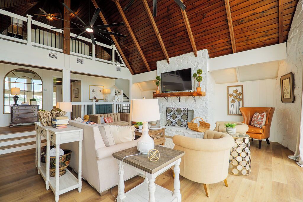 Photo of Livingroom in Lake Park