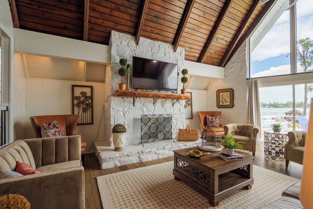 Photo of Livingroom in Lake Park
