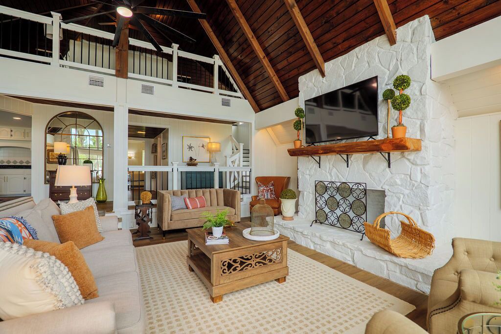 Photo of Livingroom in Lake Park