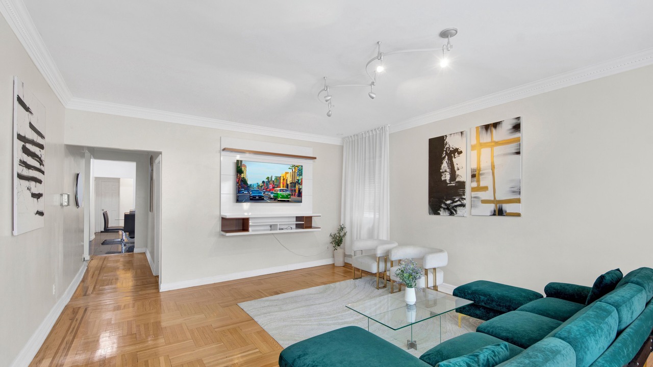 Photo of Livingroom in Southeast Yonkers