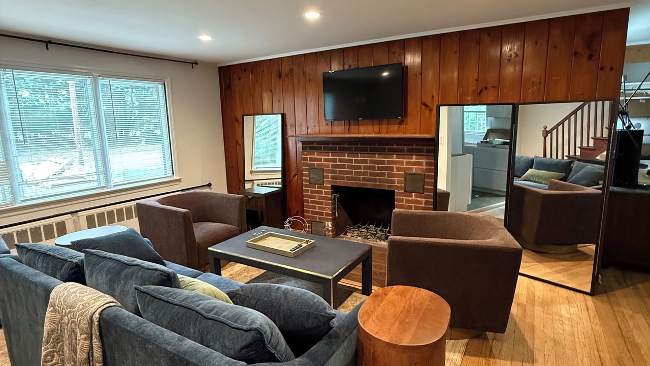 Photo of Livingroom in Stony Brook