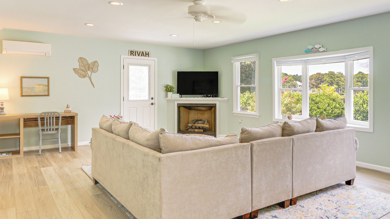 Photo of Livingroom in Deltaville