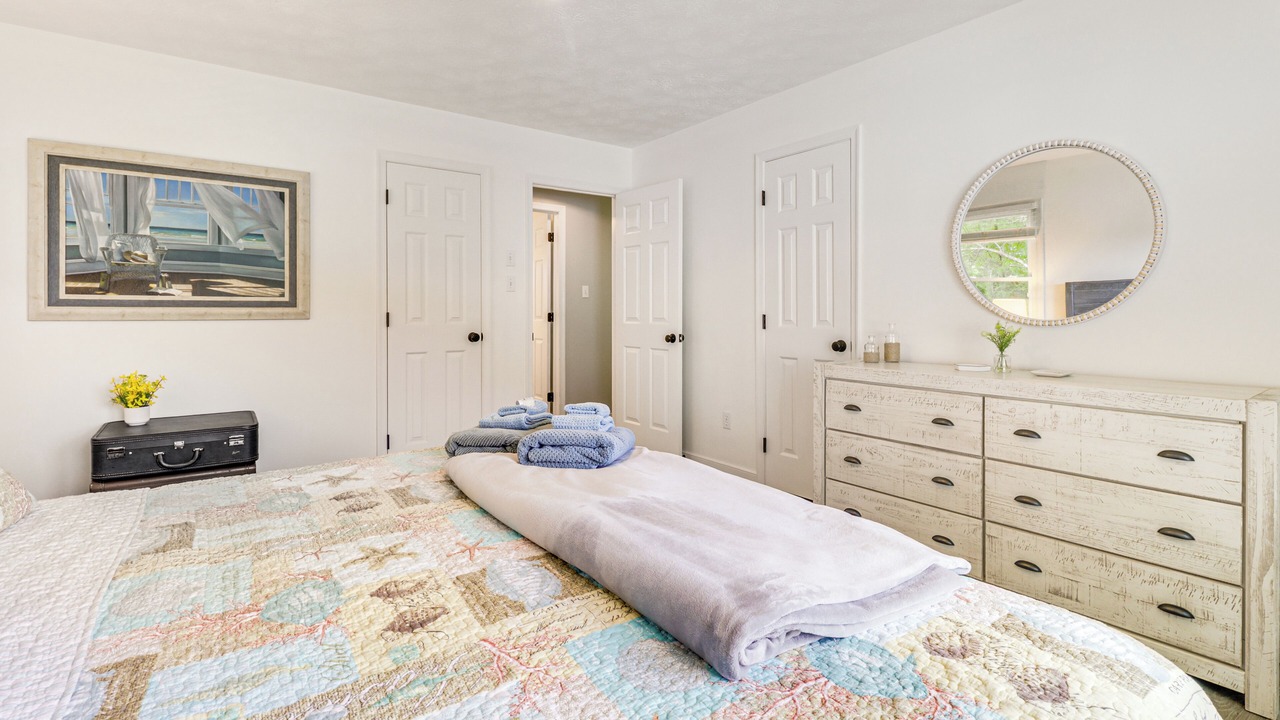 Photo of Bedroom in Deltaville