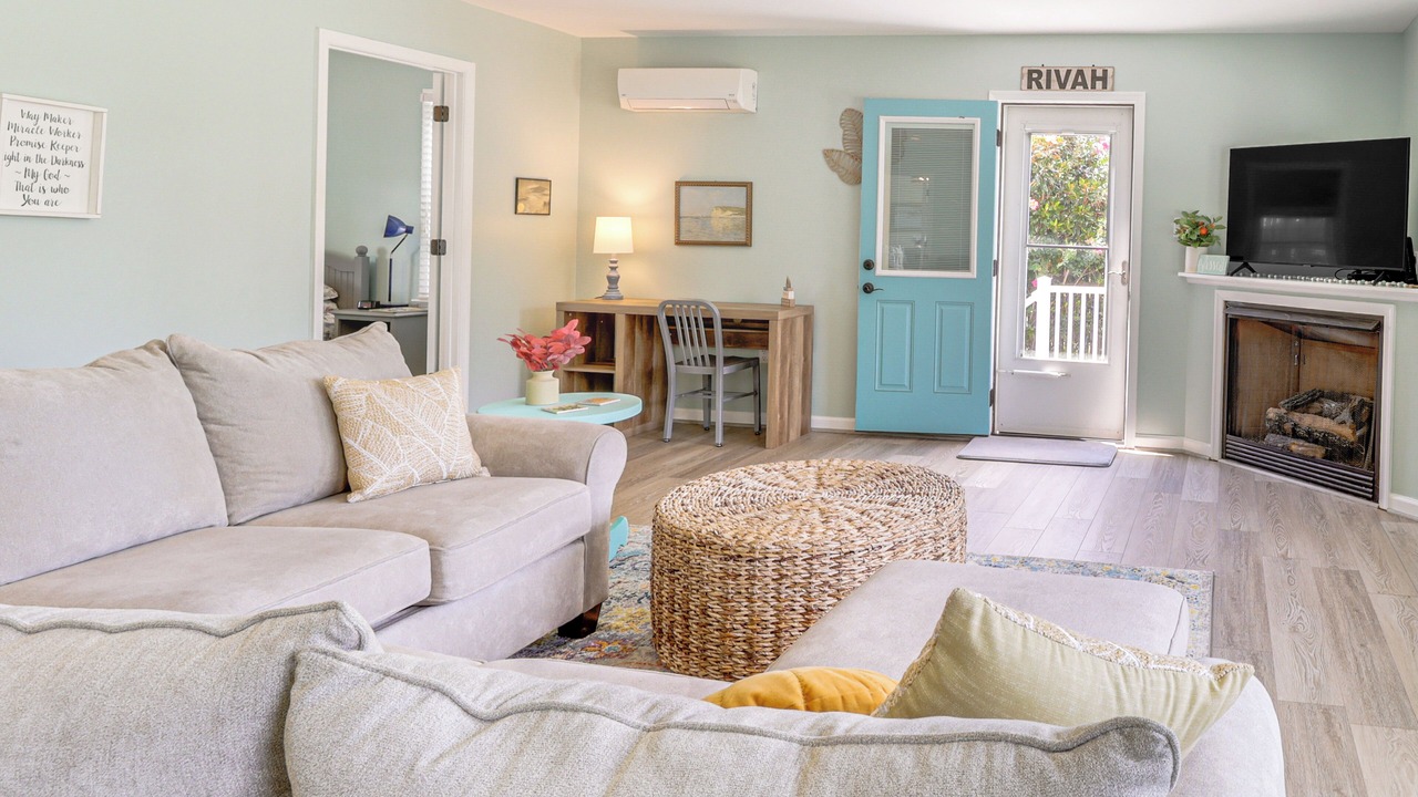 Photo of Livingroom in Deltaville