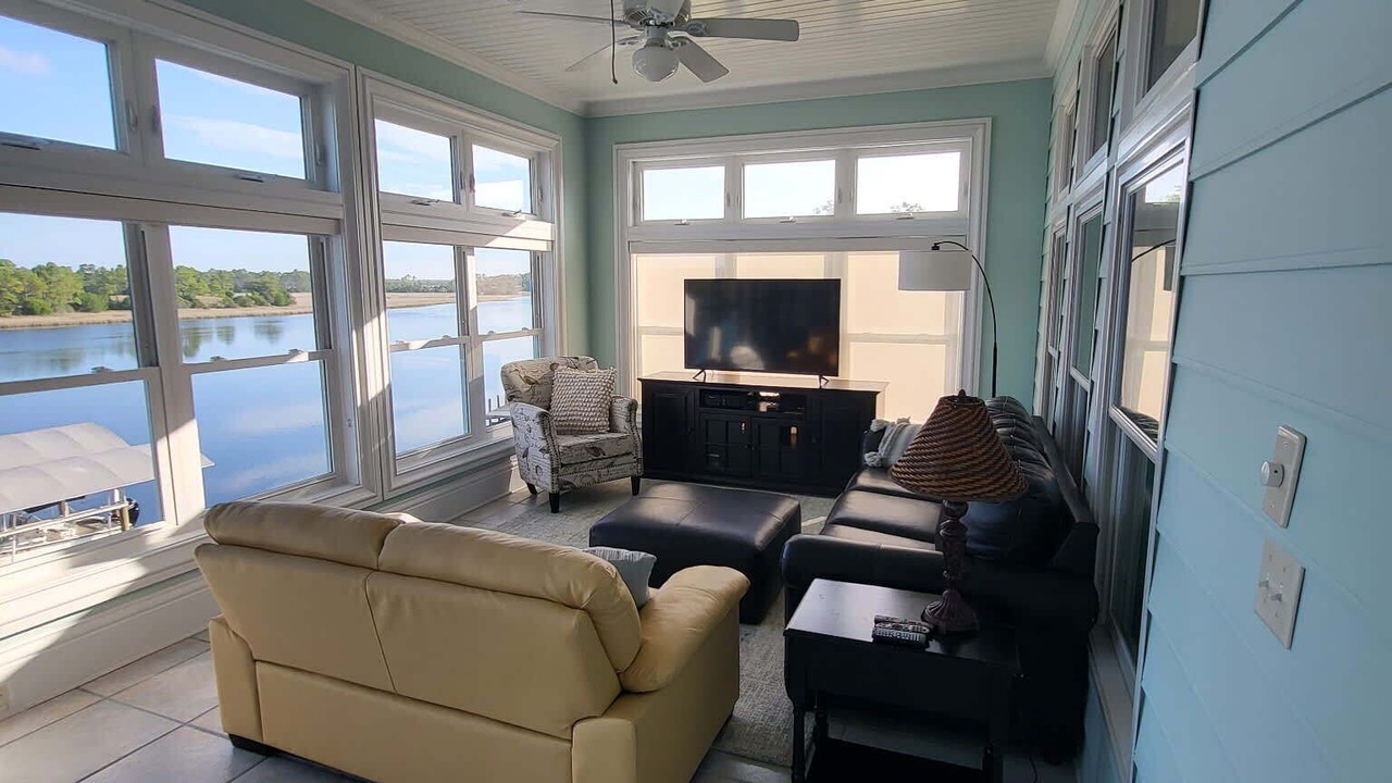 Photo of Livingroom in Carrabelle