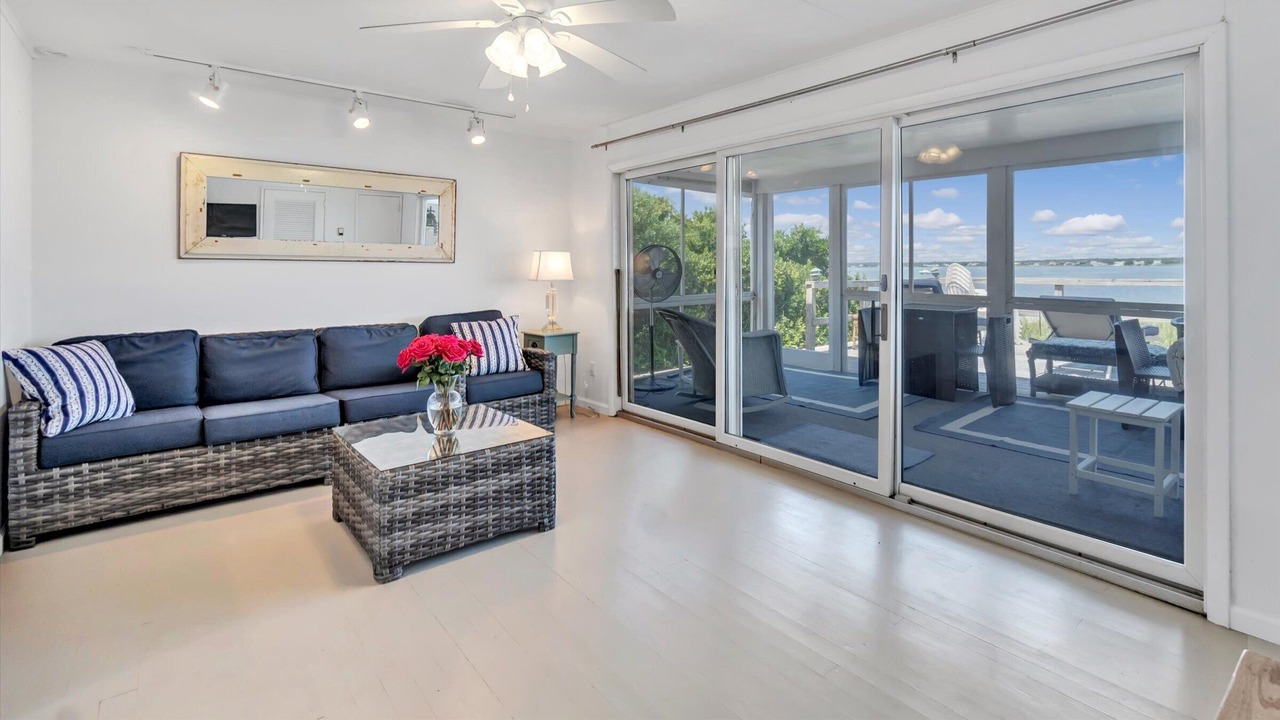 Photo of Livingroom in Westhampton Beach