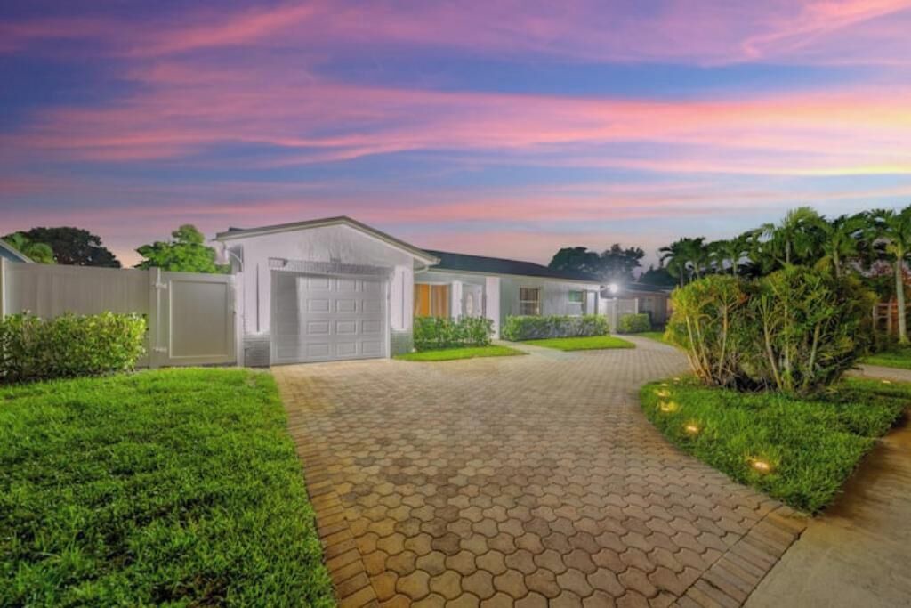 Photo of Outdoor in Pembroke Pines
