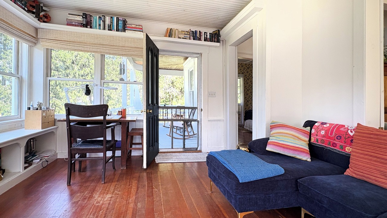 Photo of Livingroom in Bovina Center