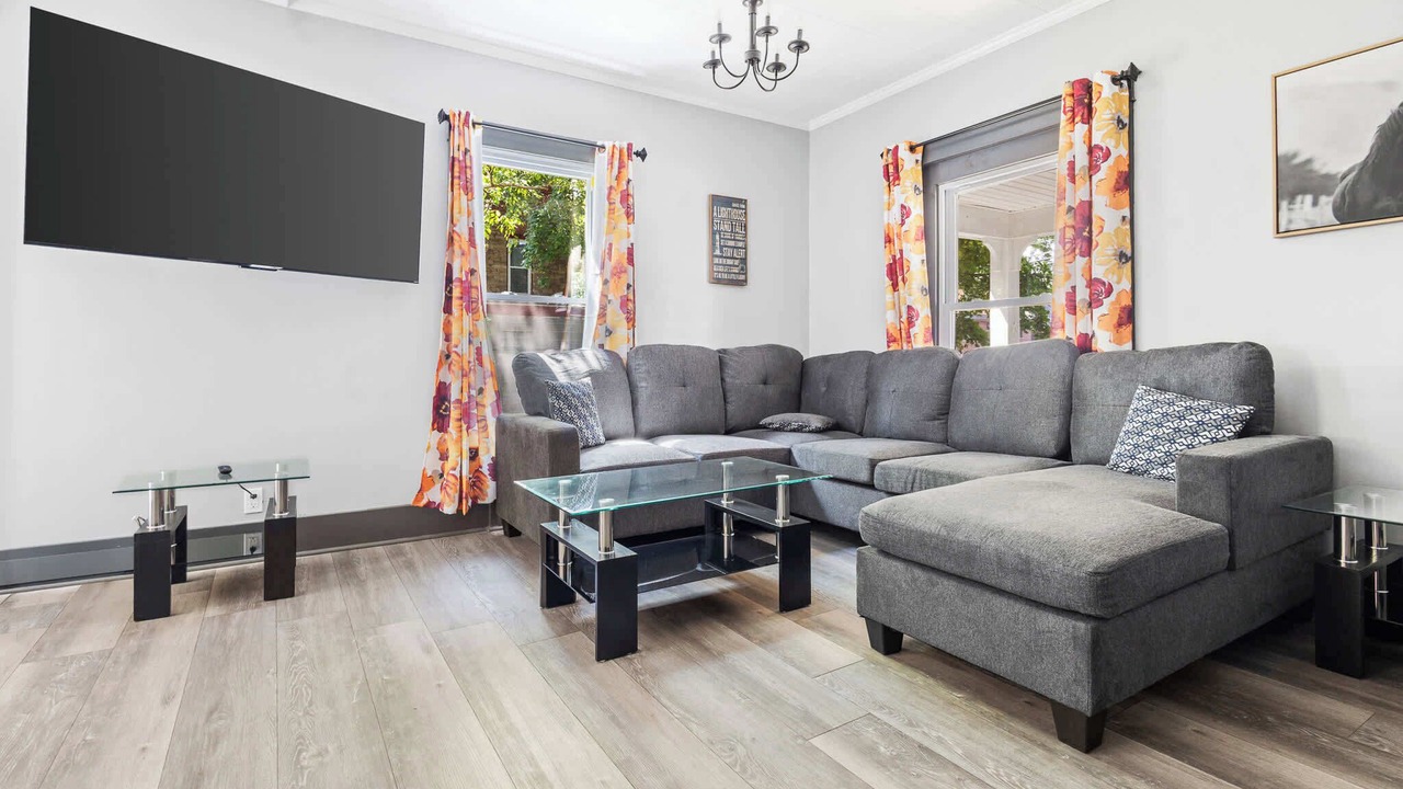 Photo of Livingroom in Niagara Falls
