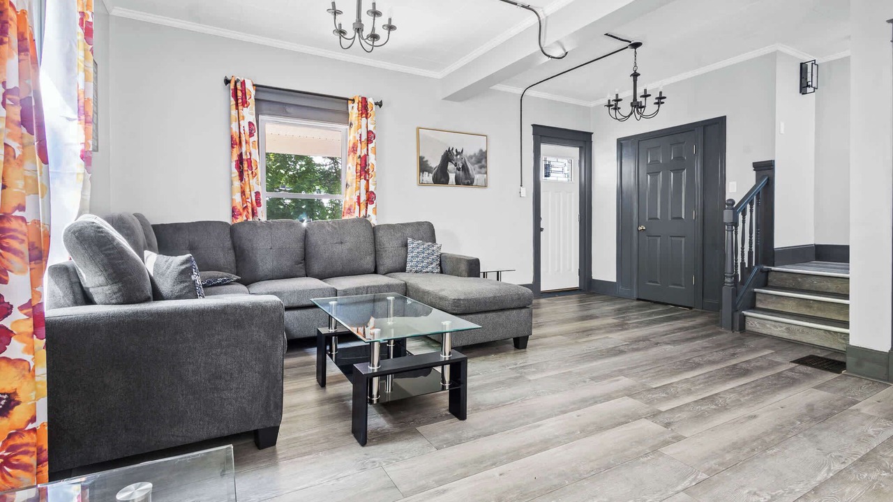 Photo of Livingroom in Niagara Falls