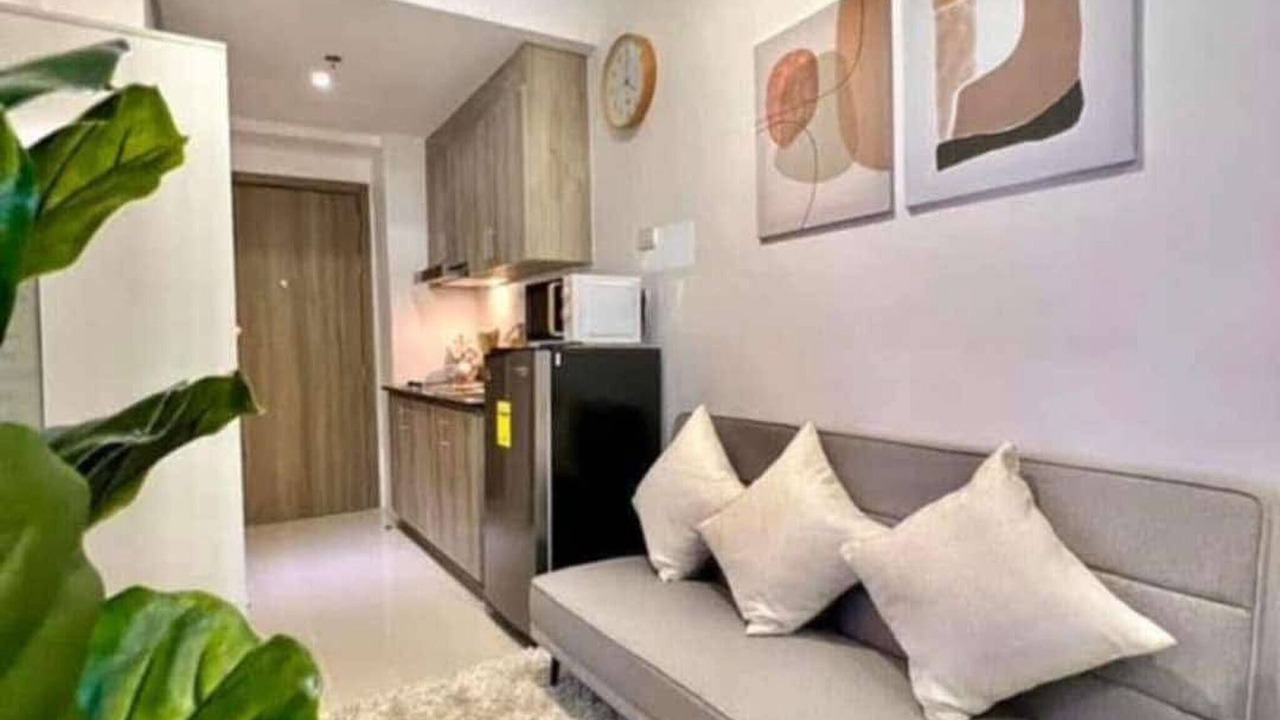 Photo of Livingroom in Highway Hills