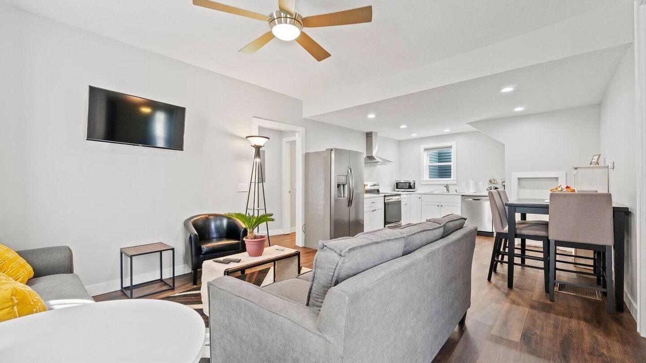 Photo of Livingroom in West Central