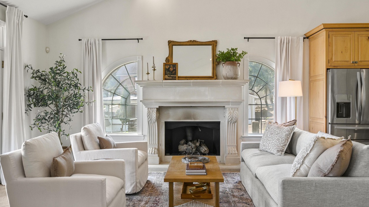 Photo of Livingroom in Aurora