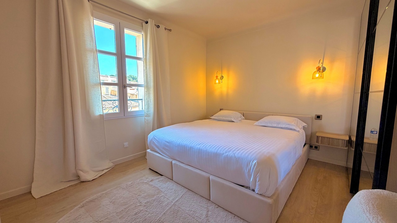 Photo of Bedroom in Saint-Tropez City Centre