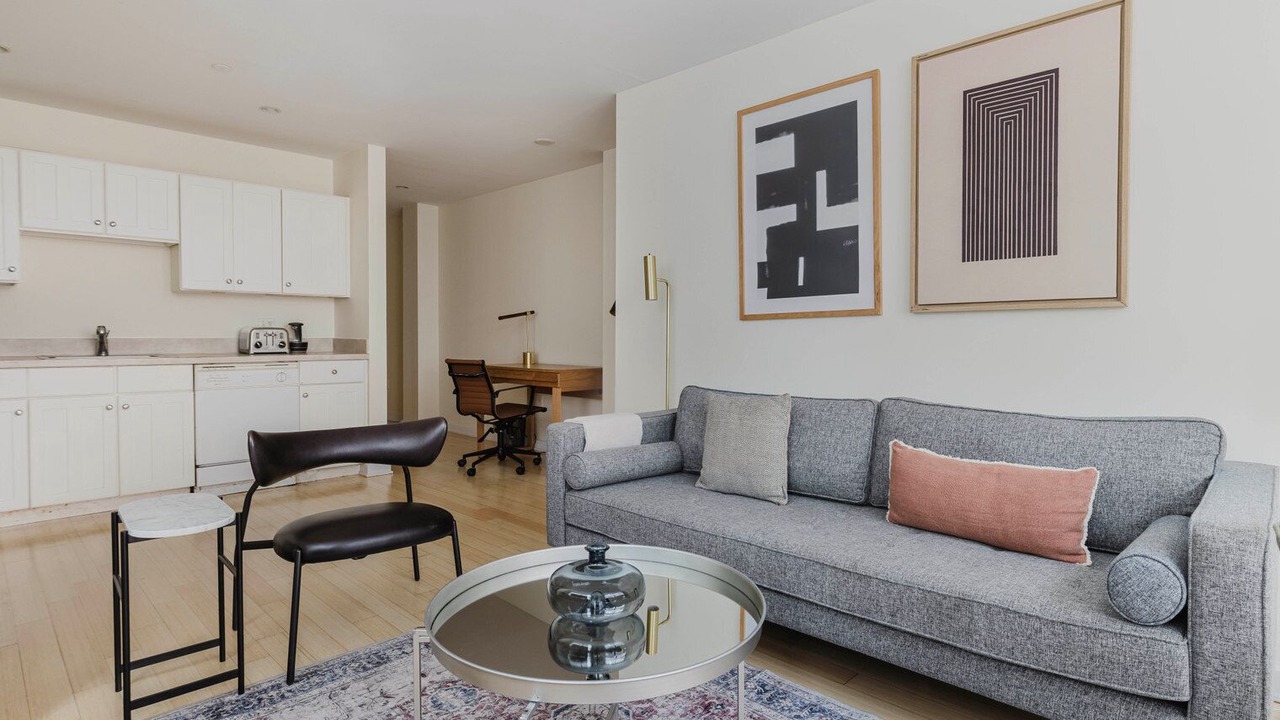 Photo of Livingroom in Theatre District
