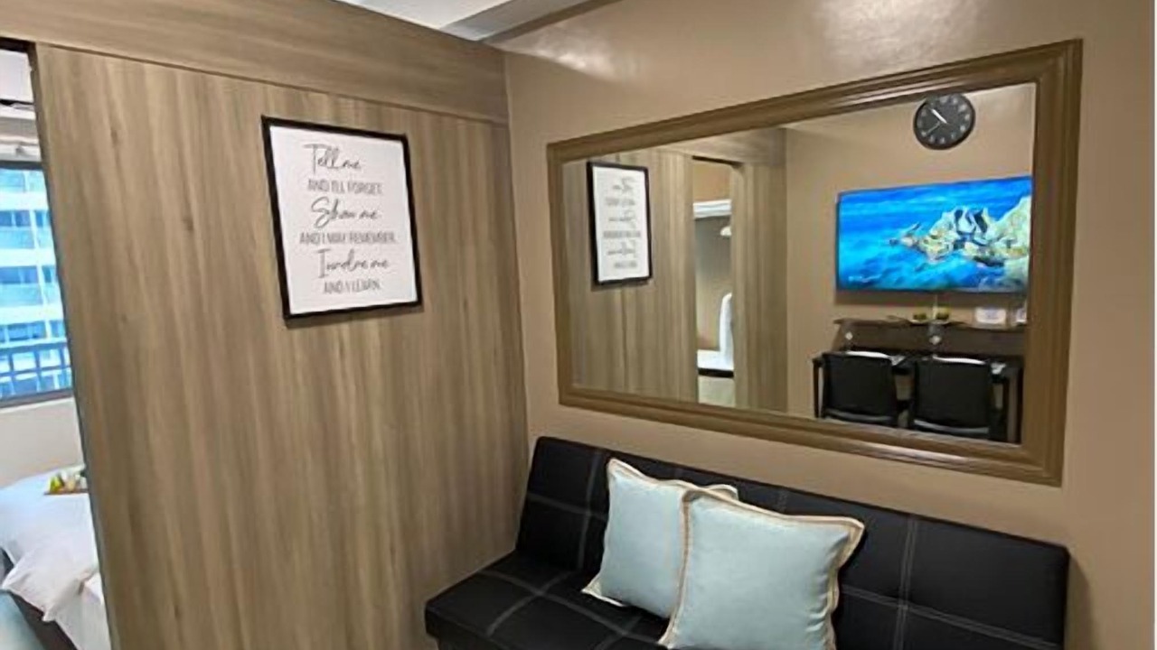 Photo of Livingroom in Highway Hills