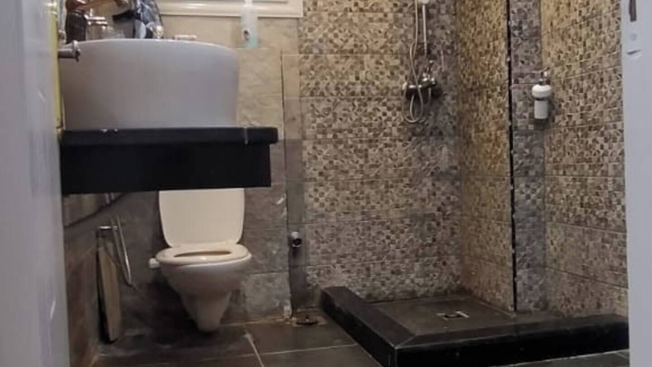 Photo of Bathroom in Pyramids Gardens