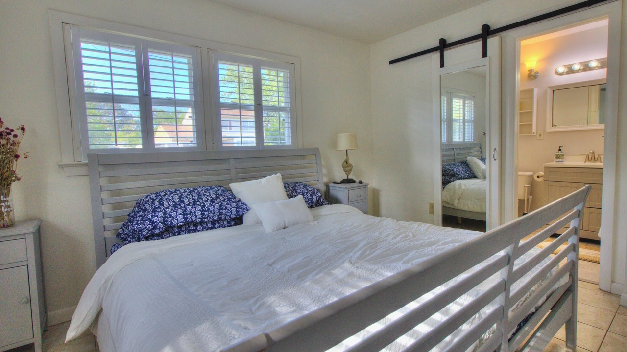 Photo of Bedroom in Coliseum Central