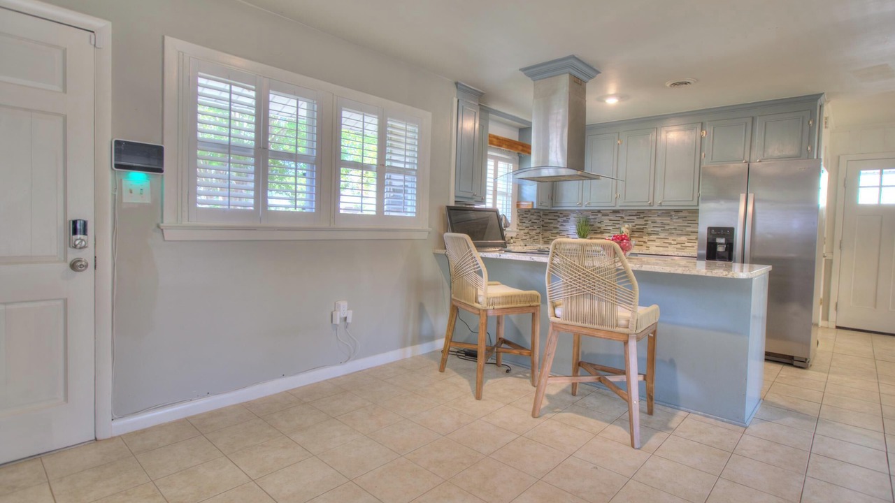 Photo of Kitchen in Coliseum Central