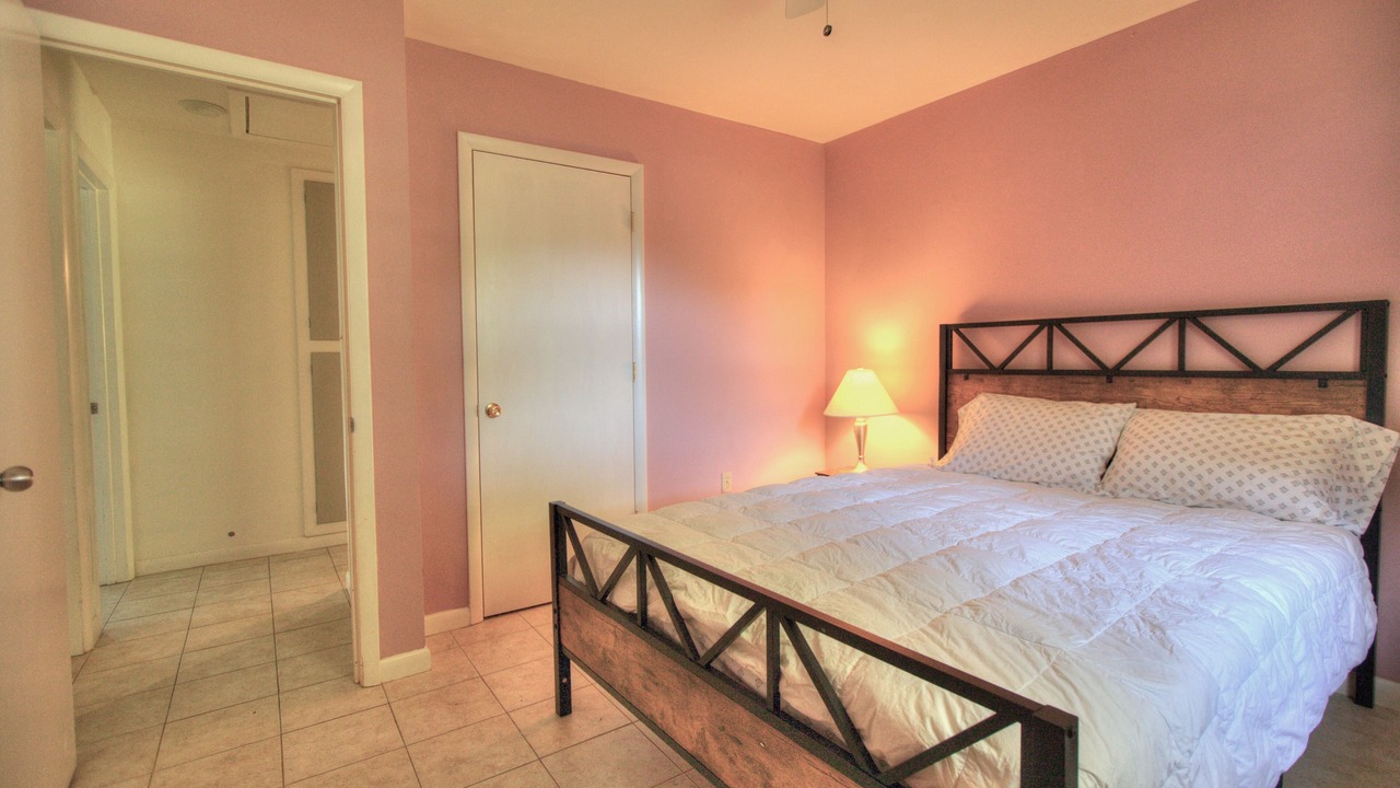 Photo of Bedroom in Coliseum Central